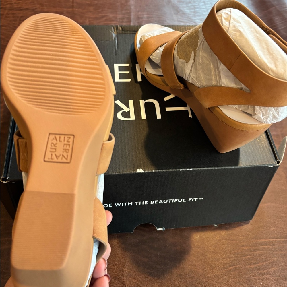 NIB-Naturalizer Brown Wedge Sandals for Women - Picture 3 of 16